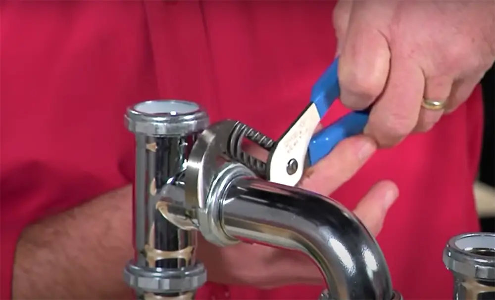 How To Remove A Corroded Tub Faucet