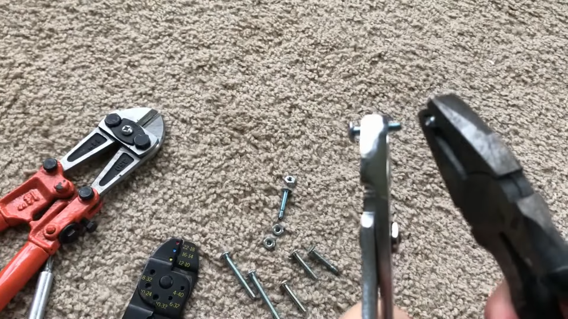 How to Cut a Bolt in a Tight Space? ToolsProfy