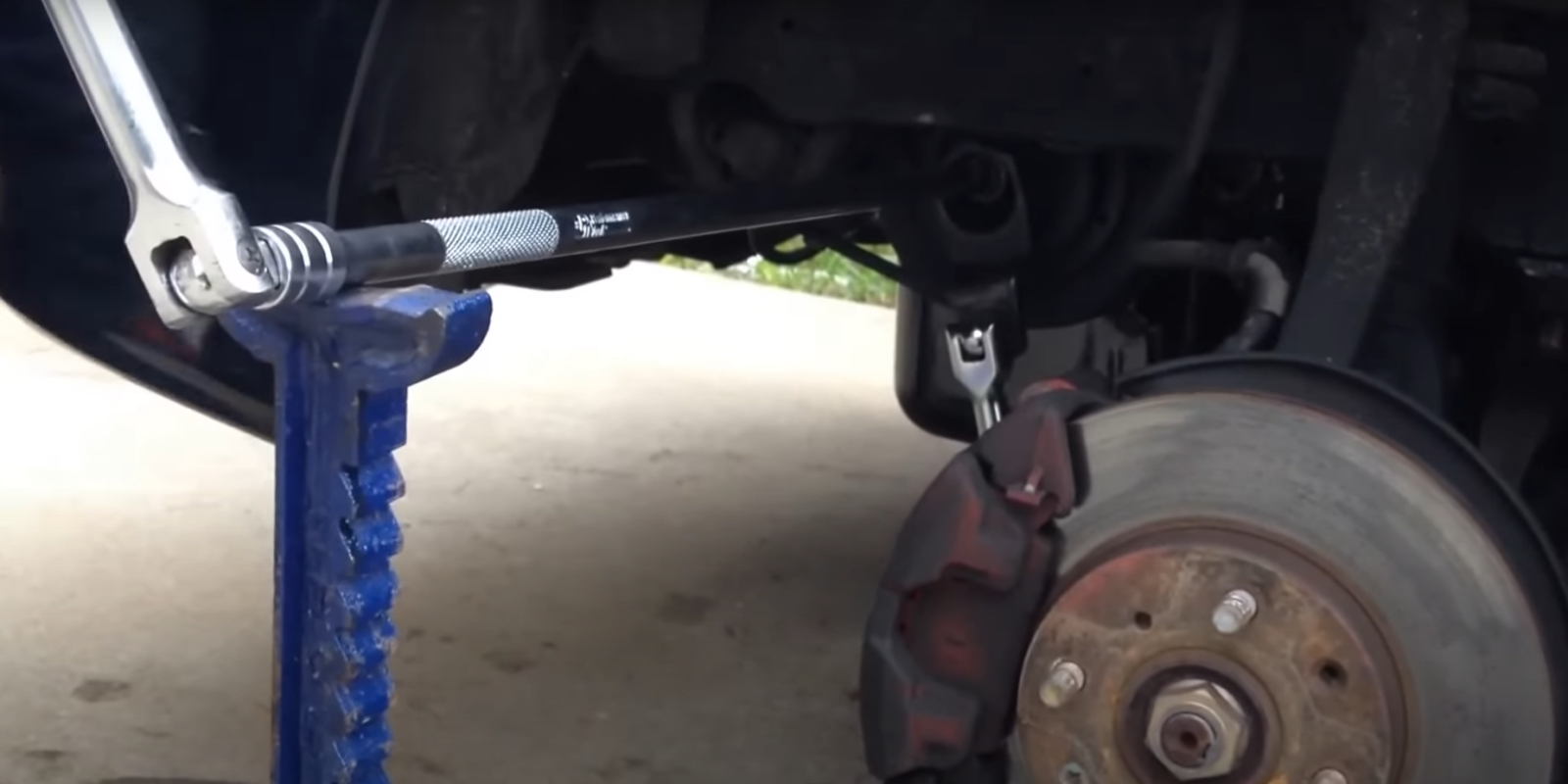 How to Remove a Crankshaft Pulley Bolt Without an Impact Gun? ToolsProfy