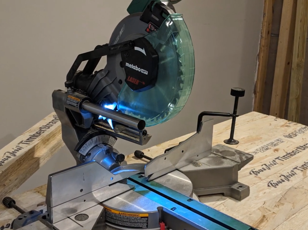 Sliding vs. NonSliding Miter Saw What’s the Difference? ToolsProfy