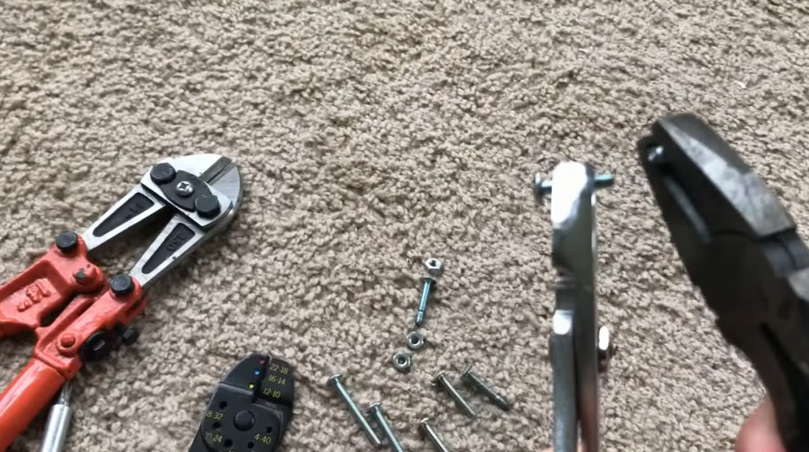 How to Cut a Screw Without Tools? ToolsProfy