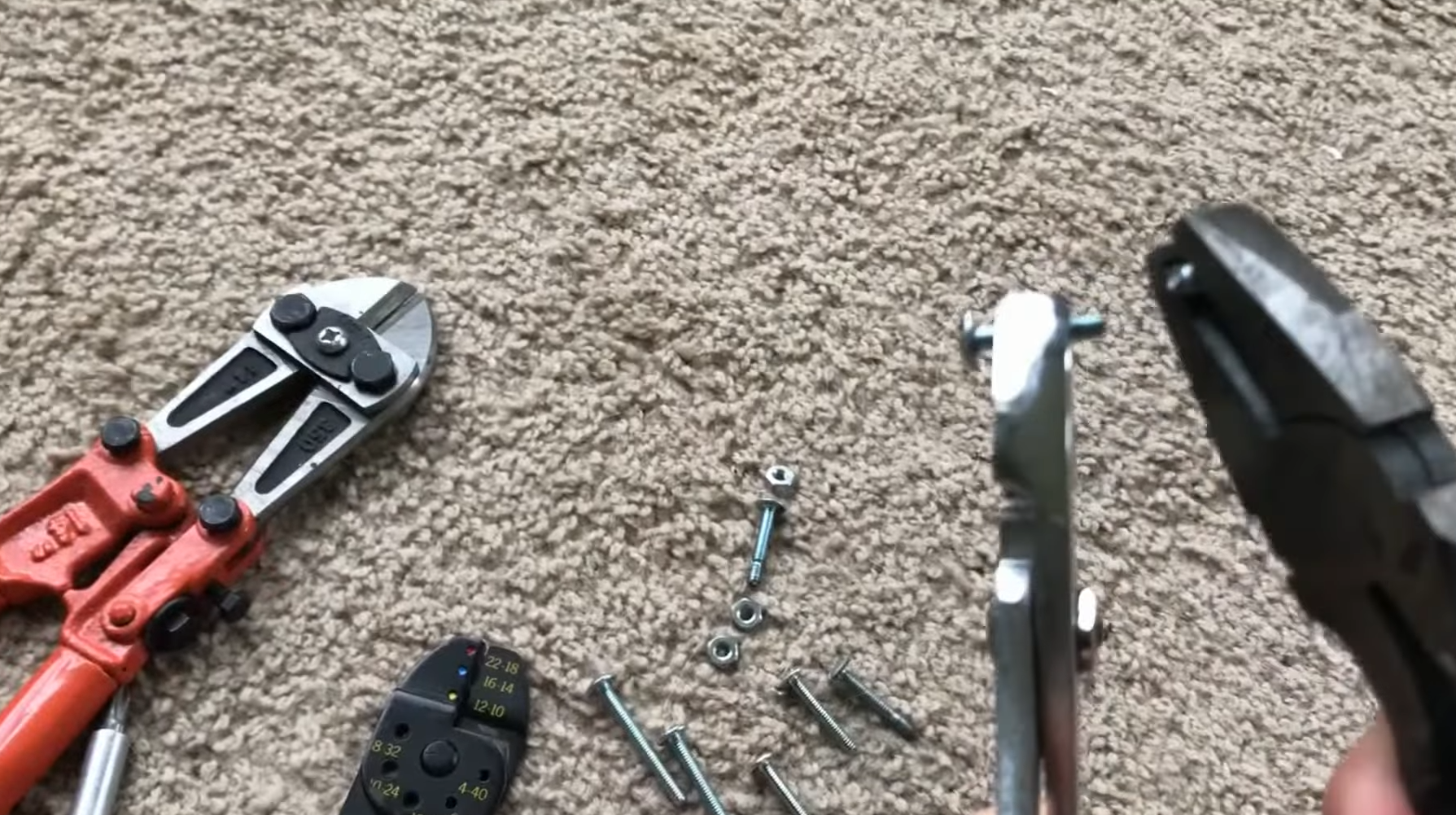 How to Cut a Screw Without Tools? ToolsProfy