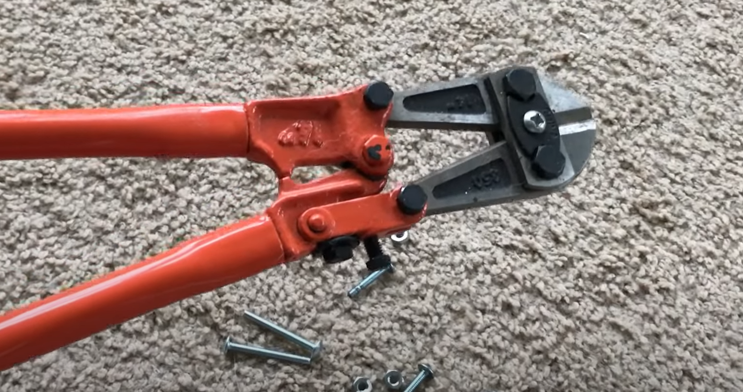 How to Cut a Screw Without Tools? ToolsProfy