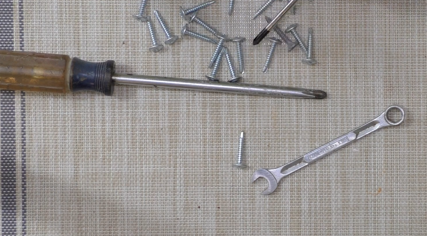 How to a Screwdriver? ToolsProfy