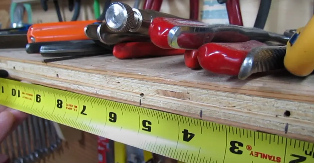 How do you store a screwdriver in a tool chest?