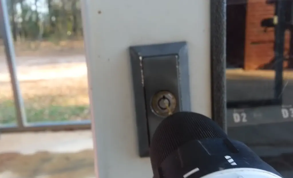 8 Easy Methods How to Drill Out a Tubular Lock