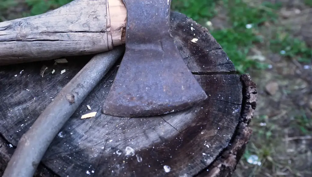 How to Sharpen an Axe With a Grinder