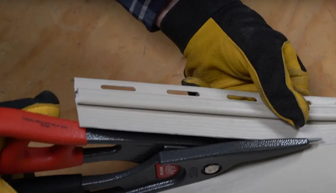 How to Cut Vinyl Lattice Without Power Tools? ToolsProfy