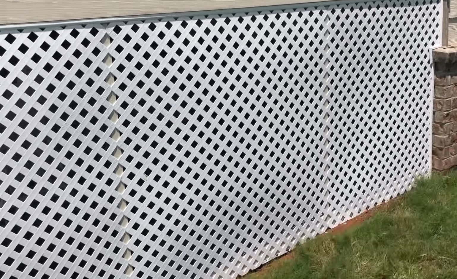 How to Cut Vinyl Lattice Without Power Tools? ToolsProfy
