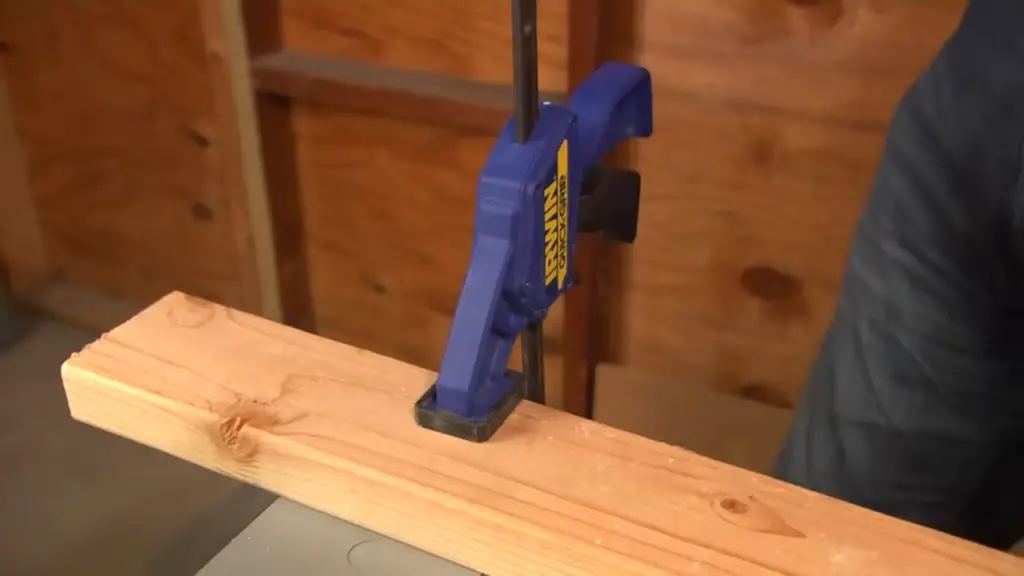 What safety precautions should you take when using a reciprocating saw?