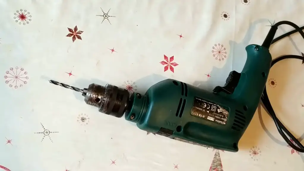 How to Change a Drill Bit without a Chuck Key
