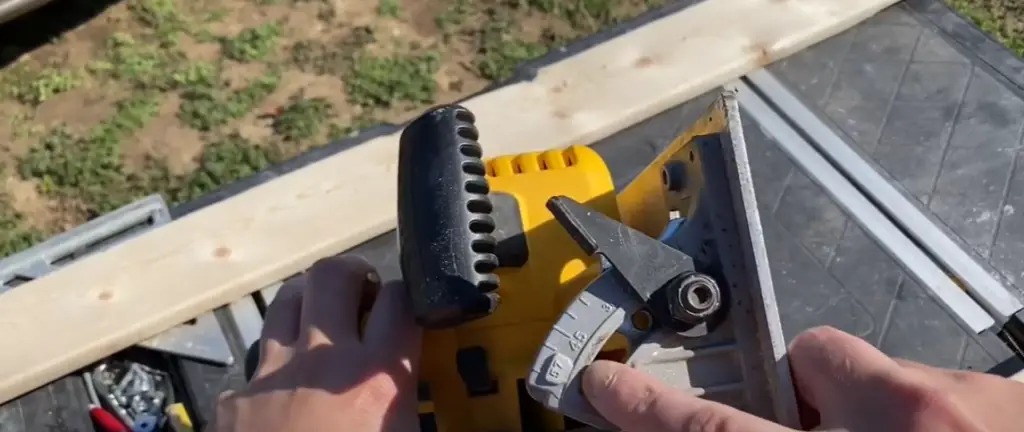 How to use a Circular Saw properly?