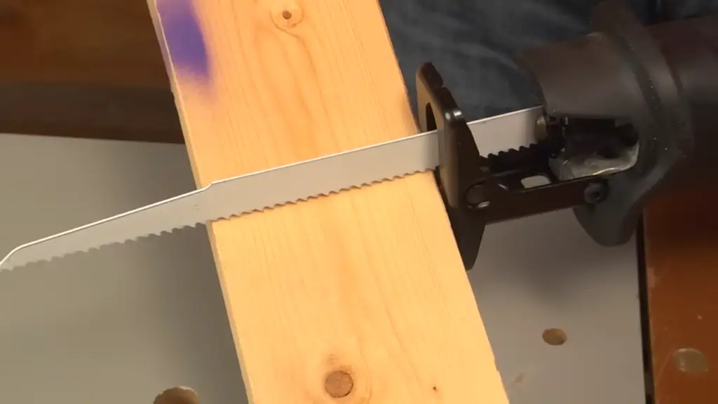 How to maintain and store Sawzall blades?