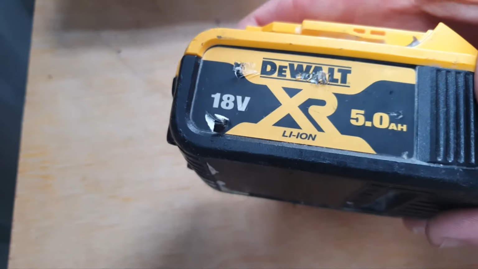 DeWalt Battery Says Fully Charged but Not Working How to Fix? ToolsProfy