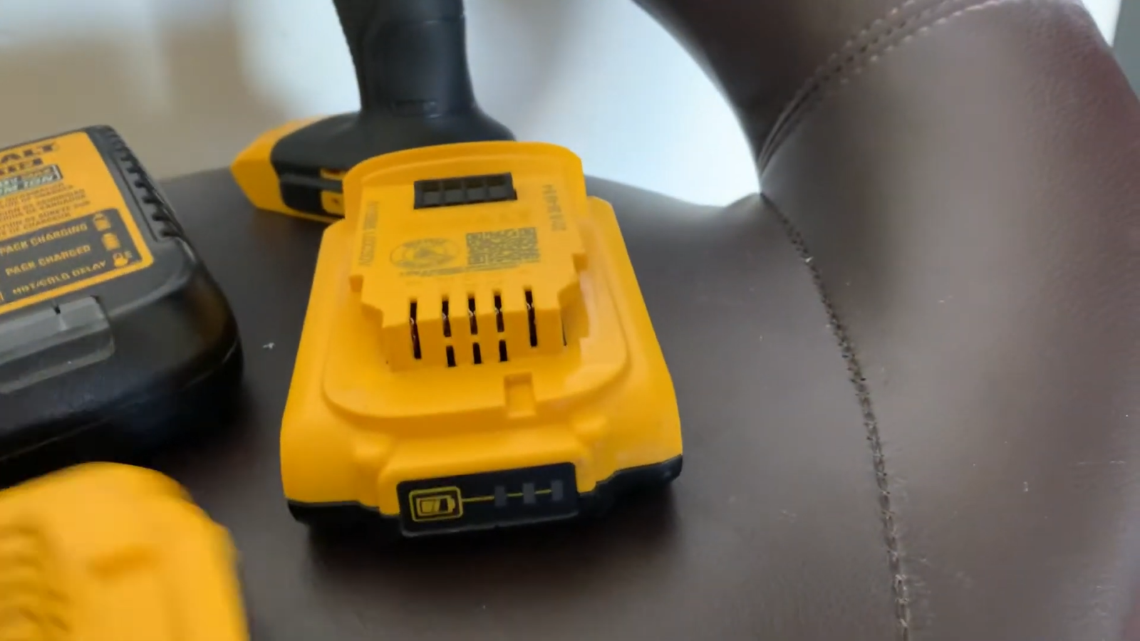 Dewalt Battery Says Fully Charged But Not Working
