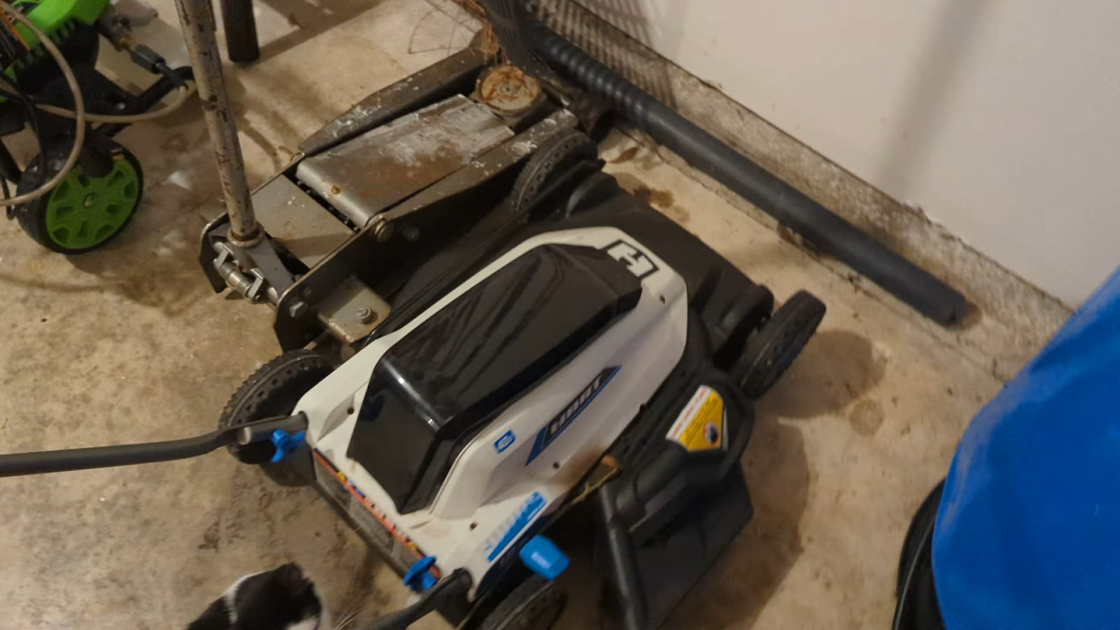 Hart 40V Battery Charger Flashing Red What to Do? ToolsProfy