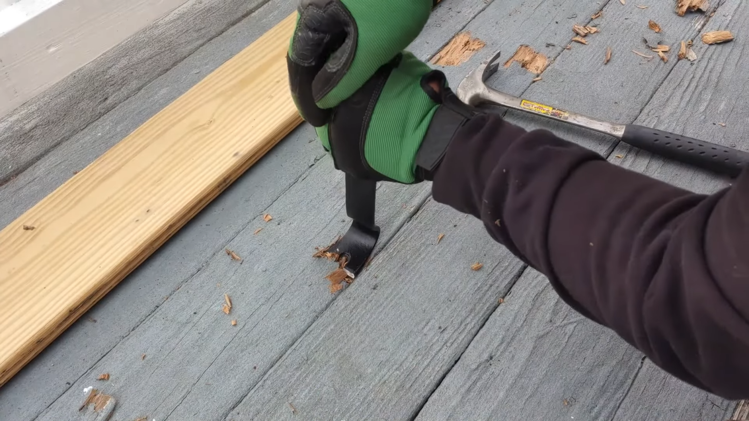 How to Remove Deck Boards That Are Screwed In? ToolsProfy