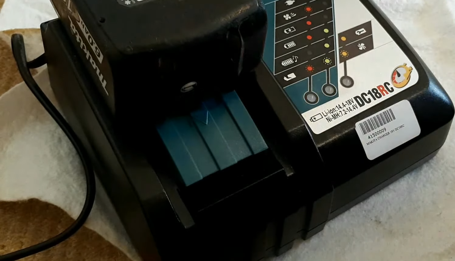 Makita Battery Not Charging: How to Fix? - ToolsProfy