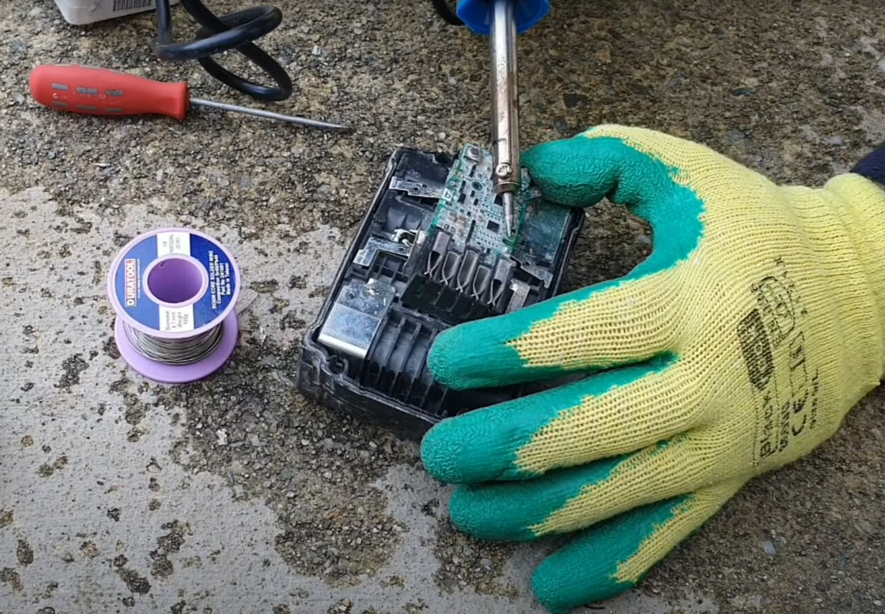 Milwaukee M18 Battery Not Charging How to Fix? ToolsProfy