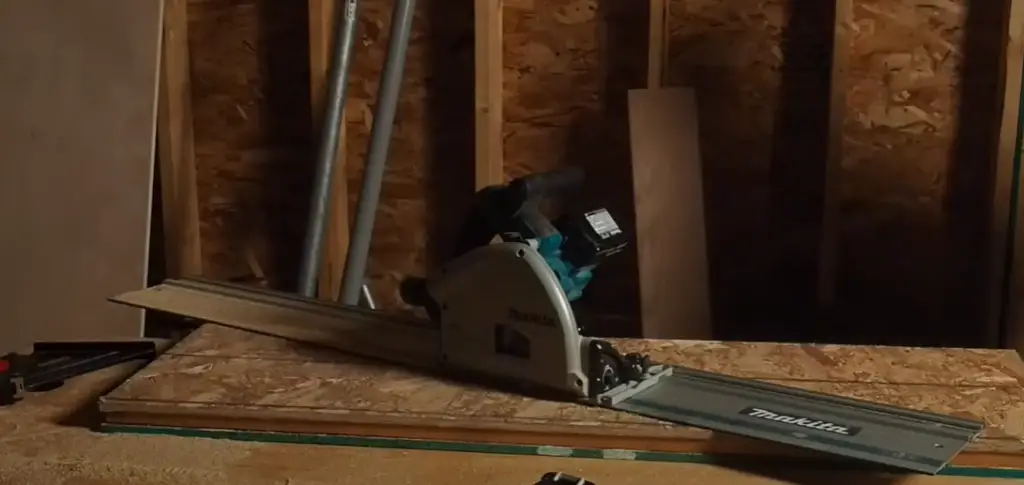 Mount the Fine-Finish Blade in the Saw