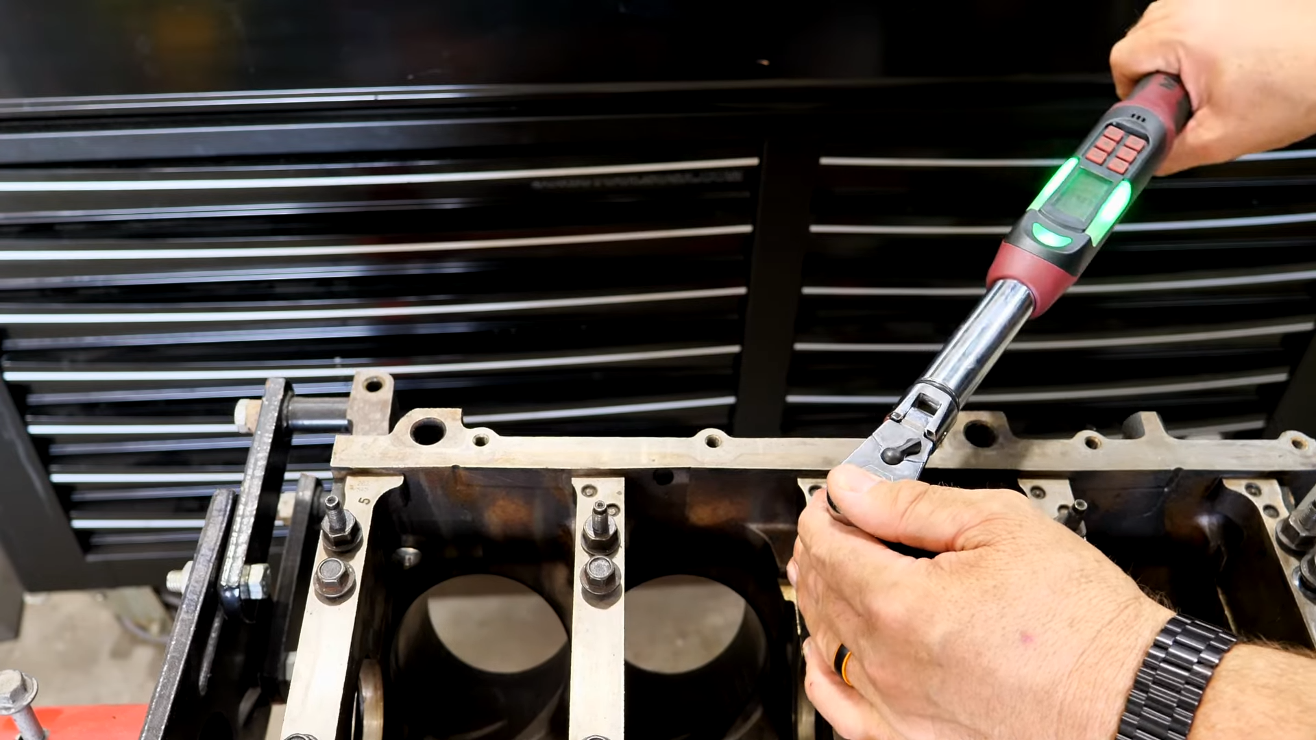Socket Wrench vs. Torque Wrench What’s the Difference? ToolsProfy