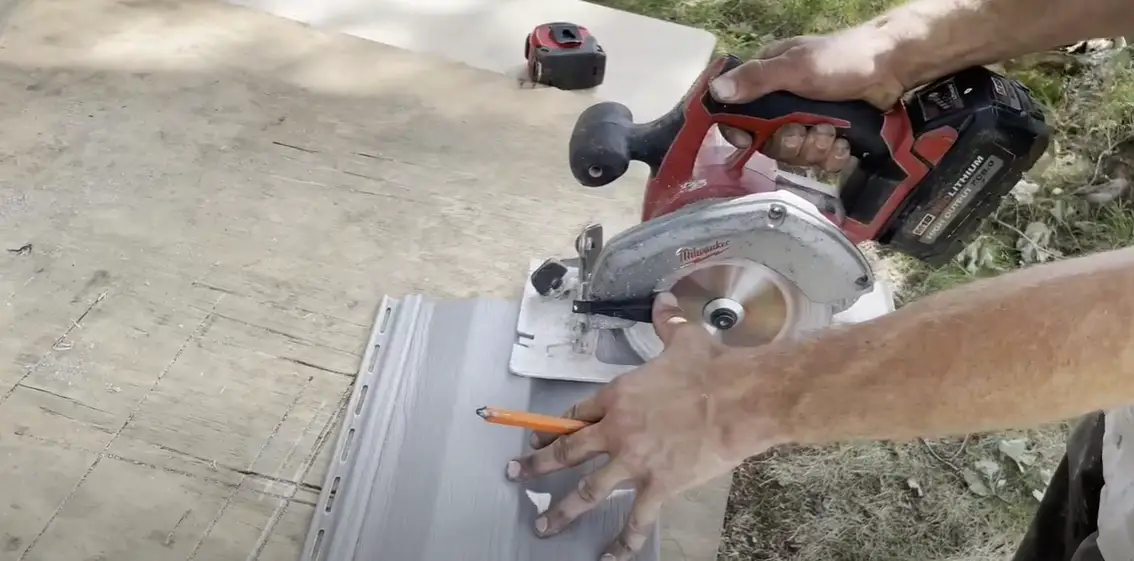 How to Cut Vinyl Siding With a Circular Saw? ToolsProfy