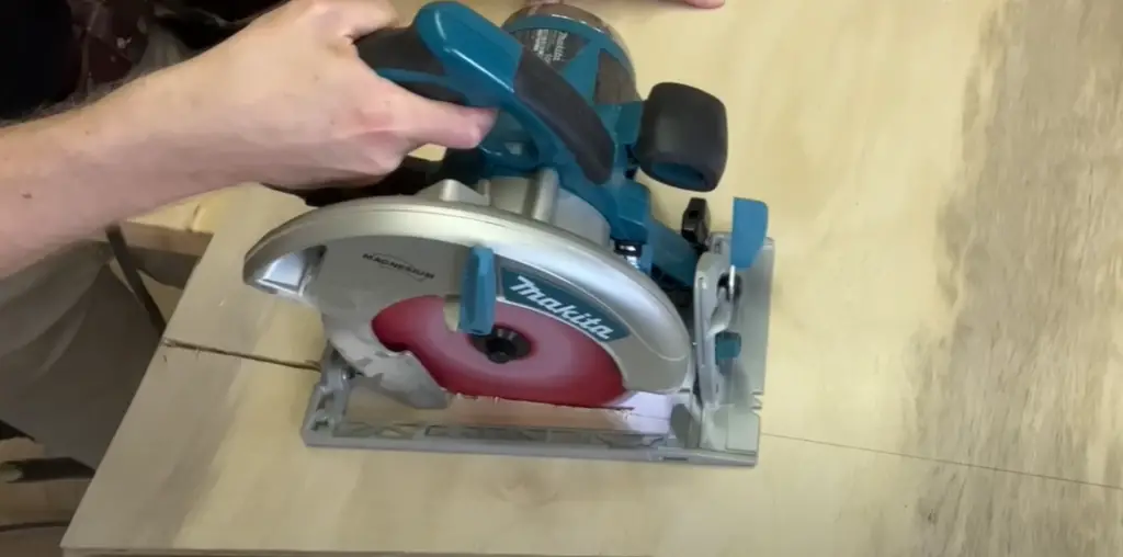 Why is my circular saw burning the wood?